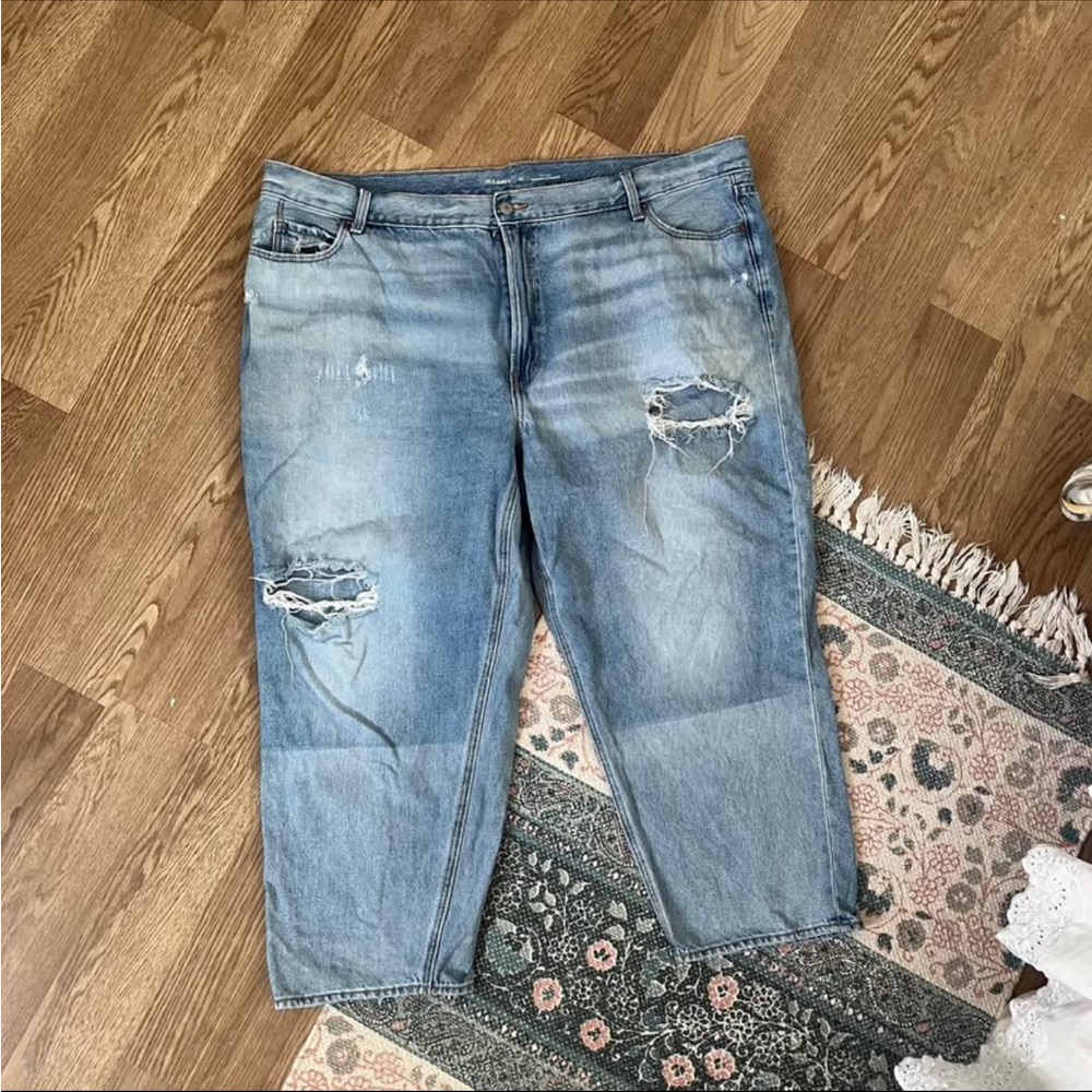 Old Navy Women’s 22 High Rise Slouchy Straight Denim Capri Jeans